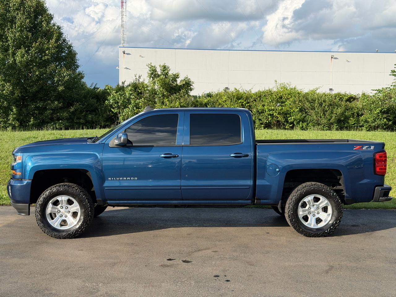 chevrolet silverado 1500 2018 3GCUKREC1JG139330 image
